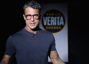 Maxi causa di Mediaset e Berlusconi contro Corona: "Agisce contro ogni regola"