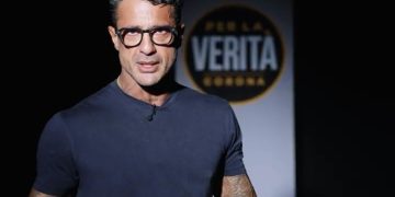 Maxi causa di Mediaset e Berlusconi contro Corona: "Agisce contro ogni regola"
