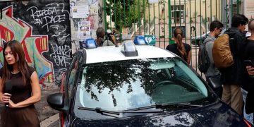 Verifiche sul cellulare del 13enne, si cercano eventuali istigatori