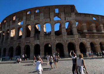 Ristorante Nannarella chiuso a Roma: blatte in cucina e 90mila euro di multa