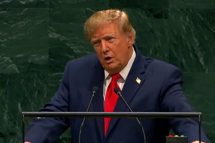 Trump riunisce i vertici tecnologici alla Casa Bianca e punta sull'autoregolamentazione dell'IA