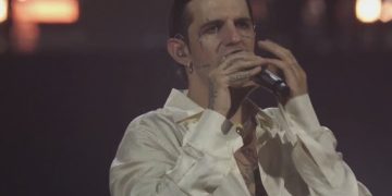 Achille Lauro canta al suo concerto