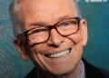 Bob Mackie, morto a 87 anni lo stilista che vestì Cher e le più grandi star