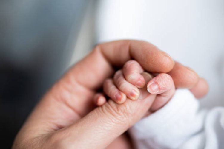 La natalità mondiale potrebbe calare ancora: una nuova analisi mette in dubbio la ripresa