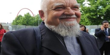 Enzo Bianchi, morto a 83 anni il fondatore della Comunità di Bose