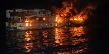 Incendio a bordo del traghetto nelle Filippine: cinque morti, oltre 80 dispersi al largo di Palawan