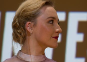 Saoirse Ronan debutta alla regia a Venezia con Paper Plane: Una lettera d'amore
