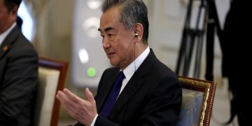 Cina si schiera con l'Iran, Pechino chiede moderazione a Teheran e Washington