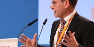 Johann Wadephul CDU Parteitag 2014 by Olaf Kosinsky-5.jpg