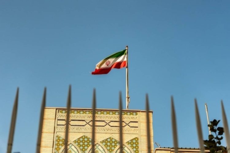 Il governo iraniano respinge le pressioni degli Usa senza rinunciare alla via diplomatica