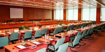 L'Ue proroga di sette giorni le sanzioni individuali alla Russia: negoziati in corso sui nomi