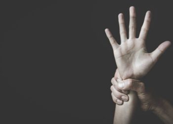Arezzo, padre violento allontanato: figlia rifiutava matrimonio forzato