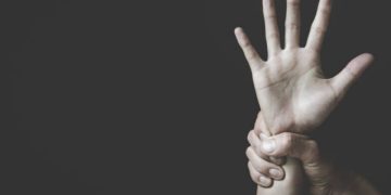 Arezzo, padre violento allontanato: figlia rifiutava matrimonio forzato