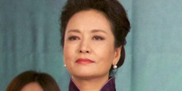 Peng Liyuan accompagna Xi a Washington: dalla carriera di soprano alla diplomazia culturale