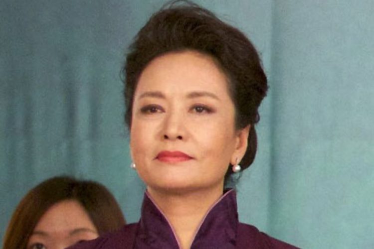 Peng Liyuan accompagna Xi a Washington: dalla carriera di soprano alla diplomazia culturale