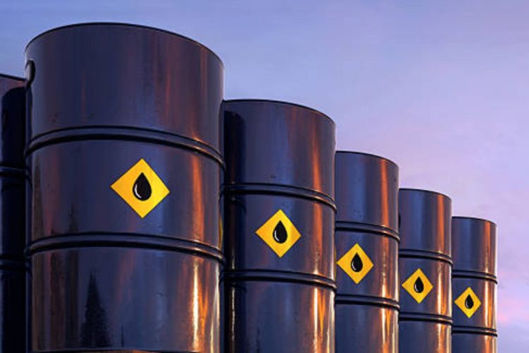 Petrolio sopra i 100 dollari: gli attacchi nello Stretto di Hormuz mantengono alta la tensione sui mercati