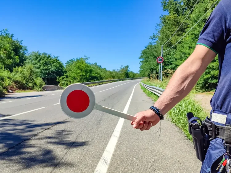 Multe Codice della Strada: Rc auto a 1.000 euro, ma il totale cala del 7%