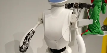 Cina, robot contro la solitudine - nella foto, un robot