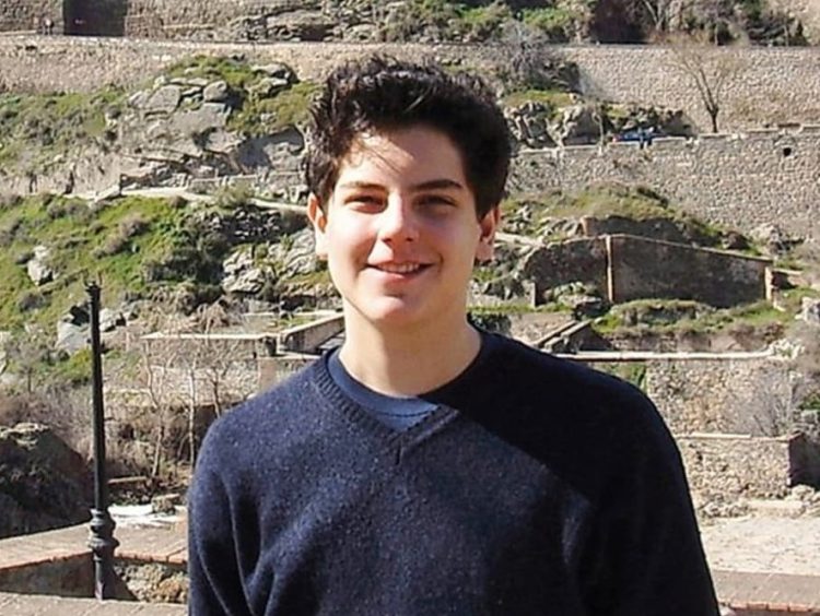 Il mio nome è Carlo porta su Canale 5 la vita quotidiana del giovane milanese Carlo Acutis