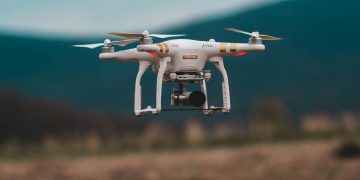 Drone a Poggioreale: arrestati 3 uomini, uno col radiocomando e droga. Nuova frontiera dello spaccio