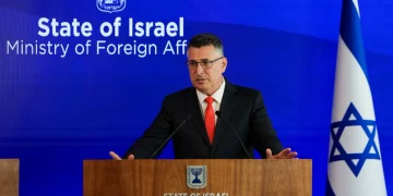 Israele vieta l'ingresso a 12 parlamentari britannici dopo le sanzioni del Regno Unito
