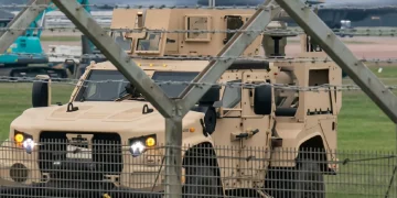 Allarme vicino alla base RAF Fairford, indaga l’antiterrorismo