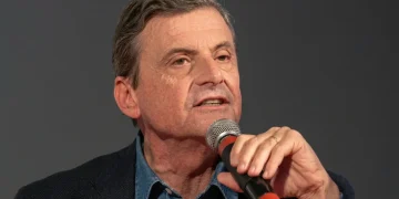 Fronte liberale, Calenda propone un'area europeista fuori dai due poli e invita +Europa
