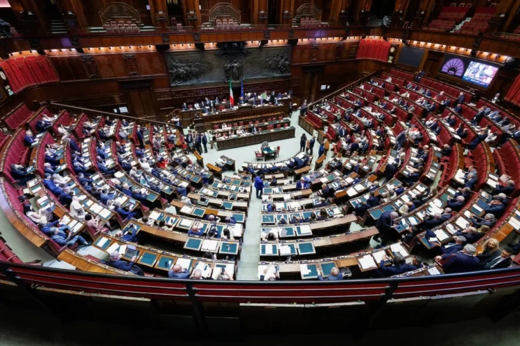 Riforma elettorale: FdI valuta preferenze pure, Forza Italia blocca la maggioranza