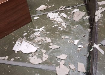 Milano, crolla il controsoffitto dell’aula bunker di San Vittore: stop al processo Hydra