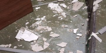 Milano, crolla il controsoffitto dell’aula bunker di San Vittore: stop al processo Hydra