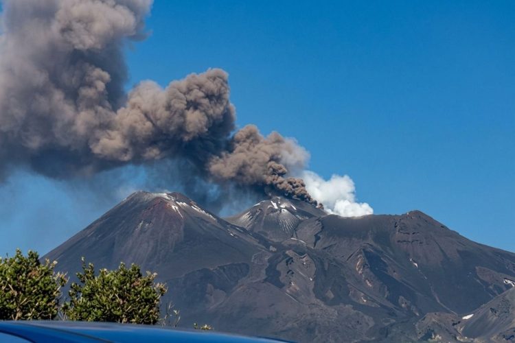 Etna, voli bloccati a Catania: cosa fare se il viaggio salta