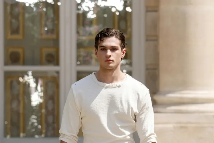 Influencer "Clavicular" incriminato per violenza su minorenne: alcol e dirette social al centro