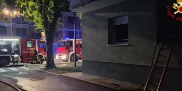 Incendio in un palazzo a Lucca: due morti, tredici feriti