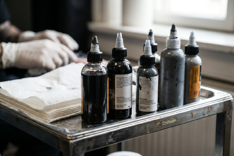 Flaconi di inchiostro utilizzati per realizzare tatuaggi