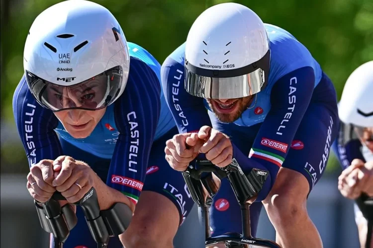 Le cicliste azzurre campionesse del mondo Trinca Colonel, Guazzini e Longo Borghini con Ganna e