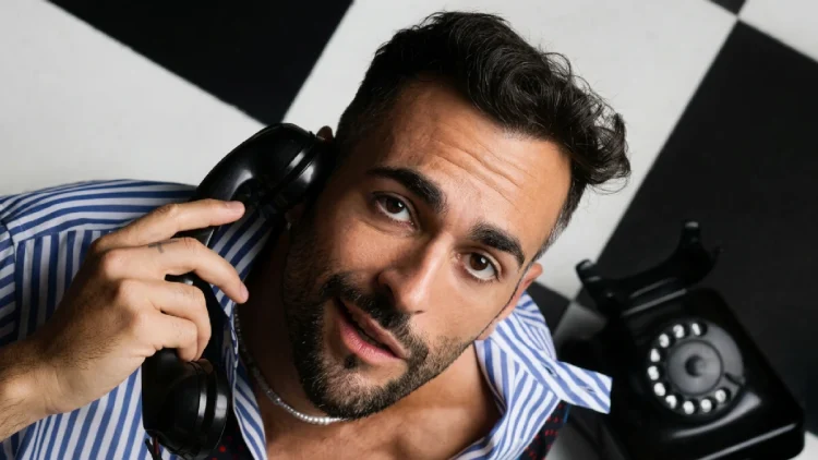 La grossa polemica attorno a Marco Mengoni: il 'caso' dei concerti (da 123 a 230 euro a persona), senza cellulare e senza hit https://t.co/Zi25uT5UpC https://t.co/EldUR3q5fX | @Today_it