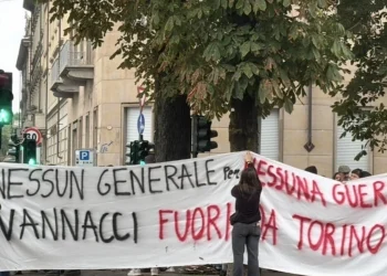 Vannacci a Torino, la protesta in piazza contro il convegno sulla sicurezza. Pantanella: "Un po' di forza va utilizzata"