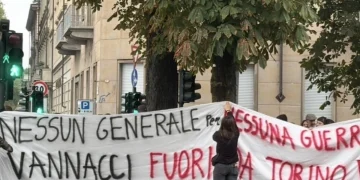Vannacci a Torino, la protesta in piazza contro il convegno sulla sicurezza. Pantanella: "Un po' di forza va utilizzata"