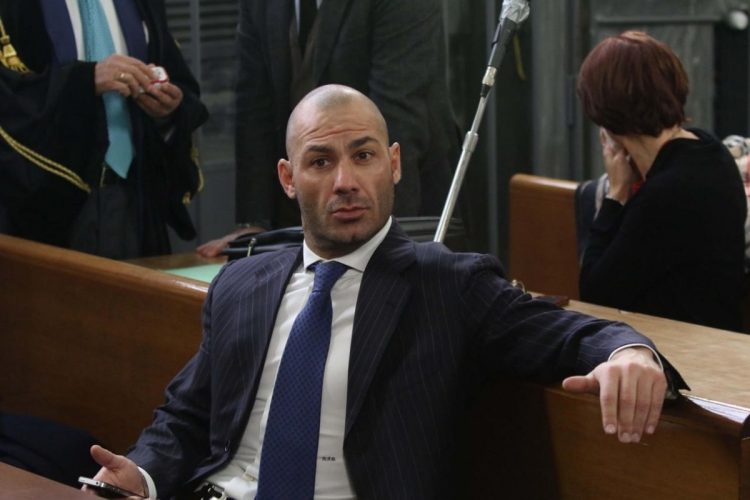 Riccardo Bossi in tribunale; confermata la condanna per maltrattamenti e quella per truffa sul Reddito di cittadinanza