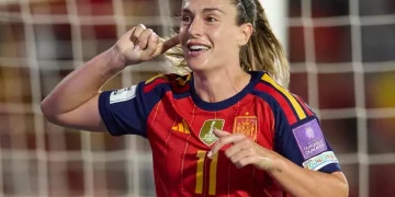 Calciatrice spagnola celebra un gol con la maglia della Nazionale