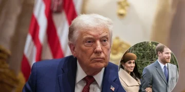 Donald Trump guarda i Duchi di Sussex, Harry e Meghan, in un ritratto composito