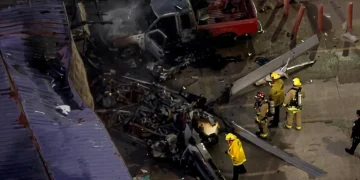 Un elicottero precipita a Los Angeles, causando la morte di almeno tre persone