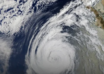 Immagine satellitare uragano Marie sull'Oceano Pacifico vicino alla California.