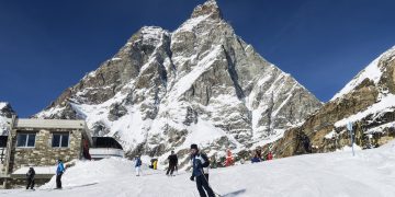 Cervino, dispersa trail runner canadese: ricerche sospese, ultima traccia una foto a 4000m