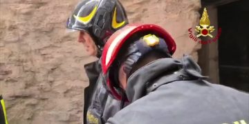 Luca Olmetto torna in salvo dopo 26 ore nella grotta in Sardegna