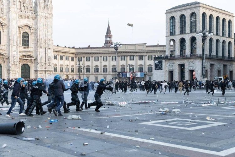 Scontri a Milano, il governo prepara un decreto sicurezza: 500 militari a sostegno dlvr.it/TVzkVv h…