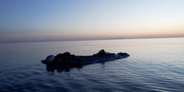 La flotta di Lampedusa resta all'ancora e porta a Palermo la protesta per il carburante