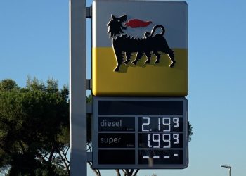 Benzina e gasolio, i prezzi scendono in Italia con i limiti fissati dalle compagnie