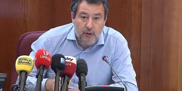 Salvini sfida le banche: "Utili record, 5 miliardi di contributo per la manovra sono il minimo"