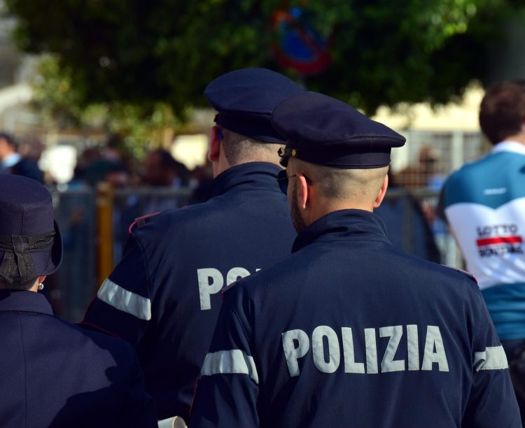 Polizia | @ulleo Pixabay